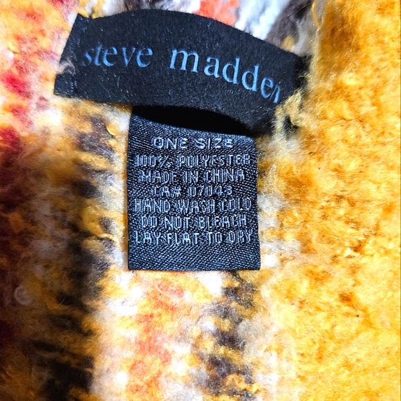 Oversized Plaid Steve Madden Scarf - Picture 3 of 4